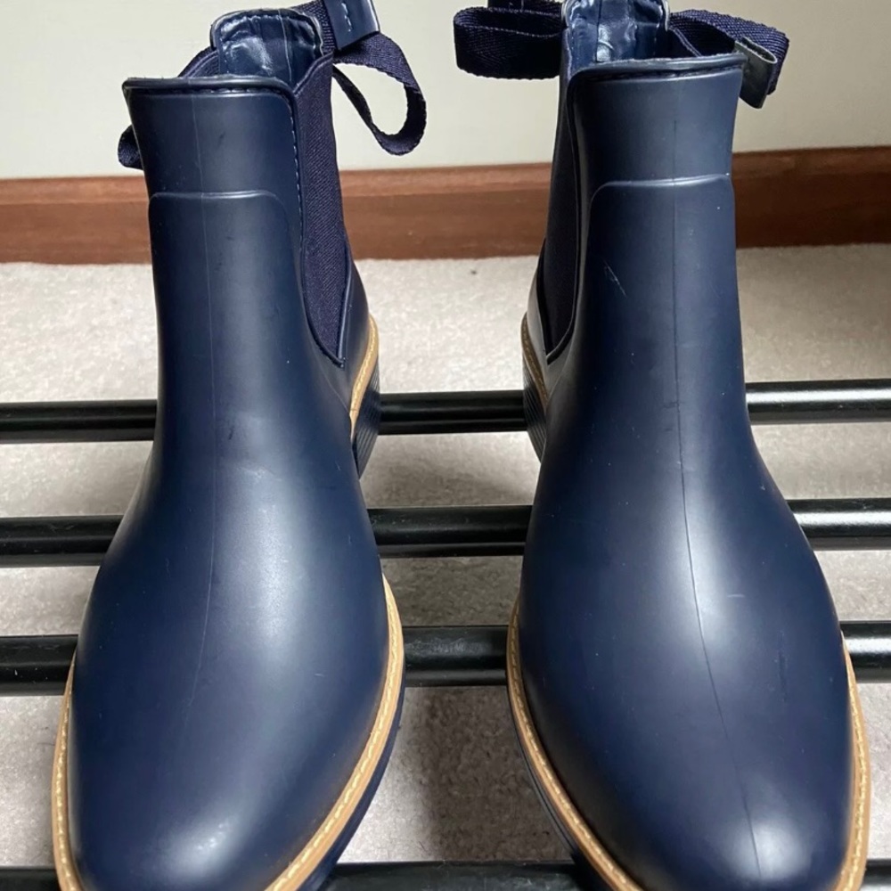 BERNARDO SIZE 6 PAXTON RAIN BOOTS NAVY COLOR LACES TIE AT BACK - NWOB